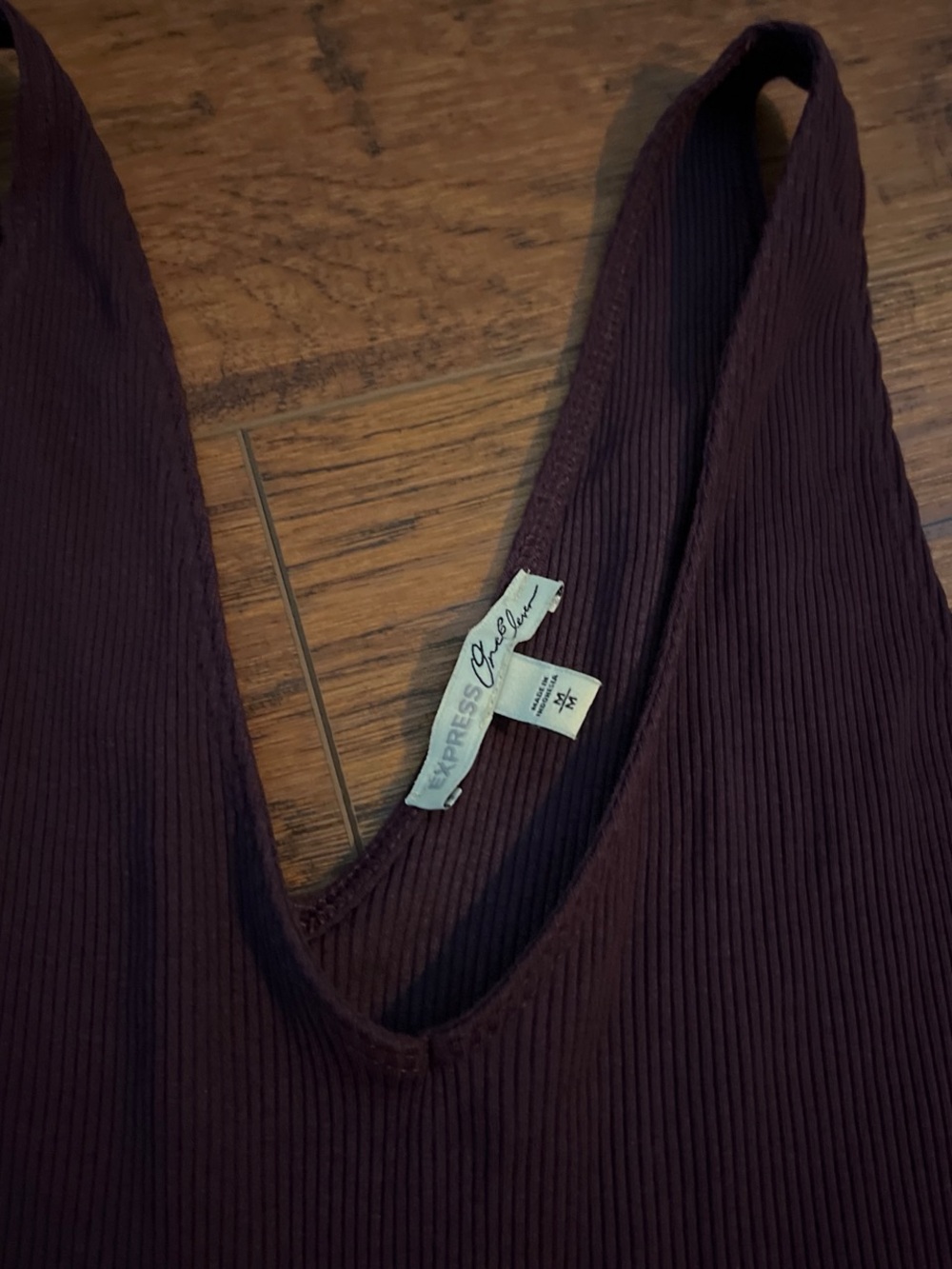 Express Ribbed V-Neck Tank Top - Plum - Picture 2 of 3